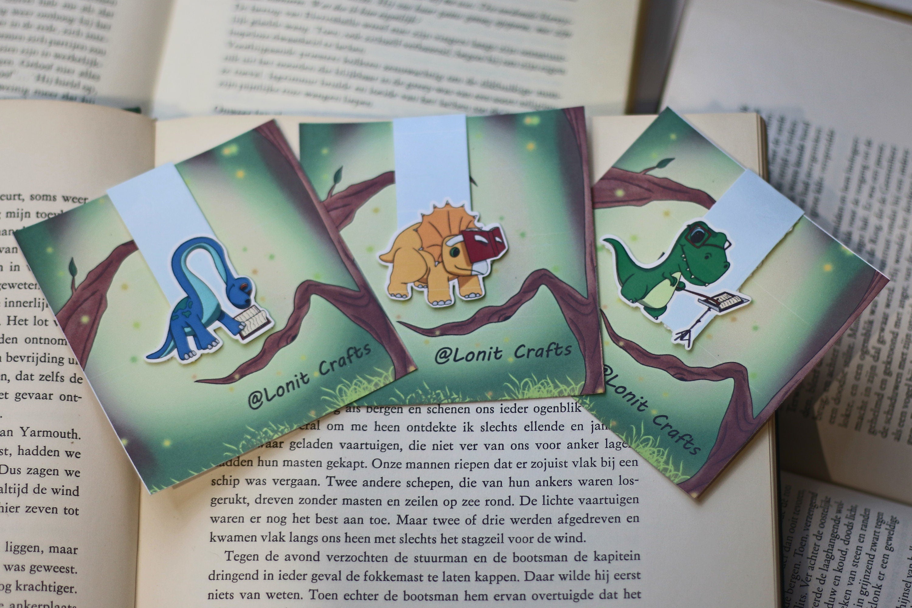 Reading dinosaurs magnetic bookmark