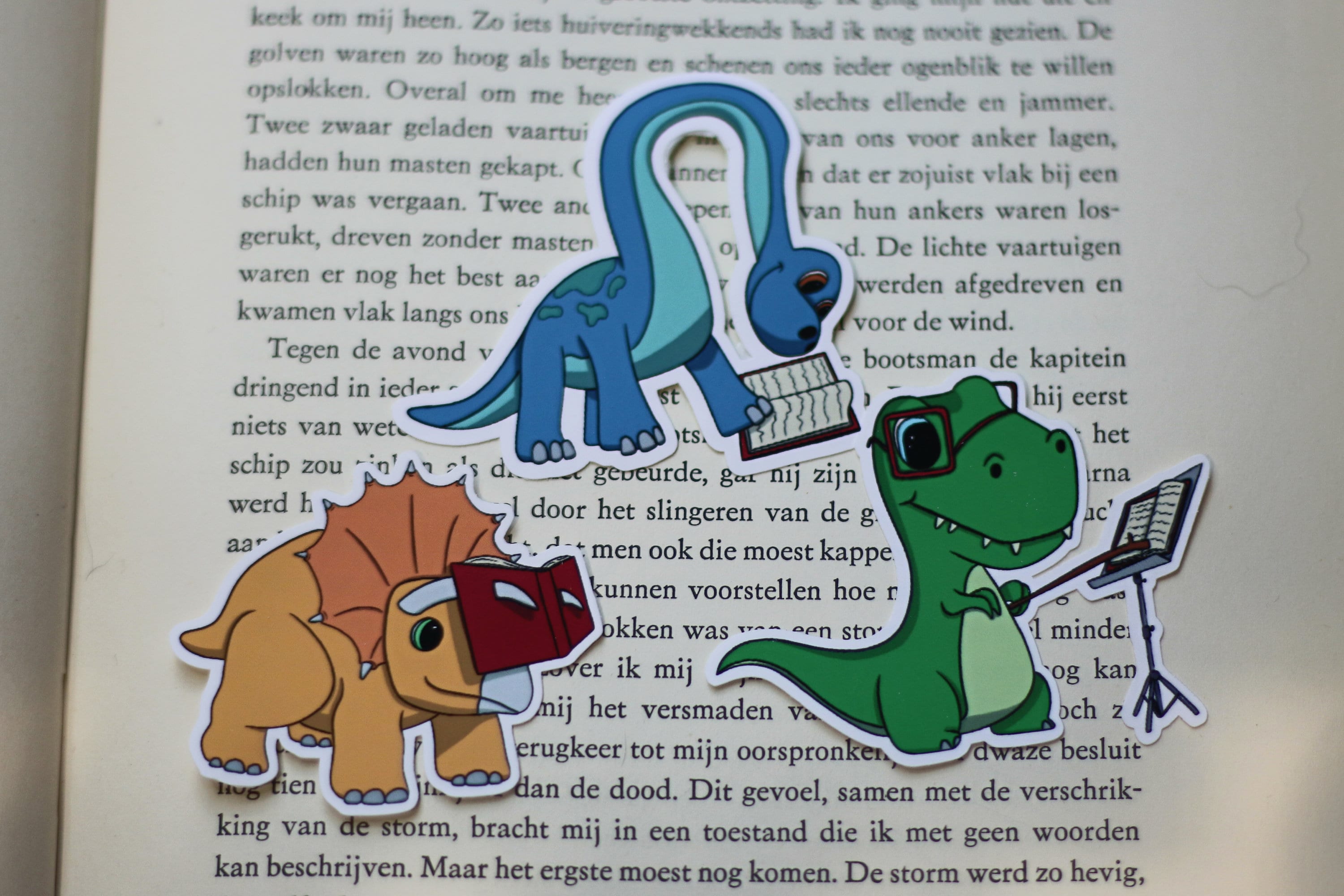 Reading dinosaurs stickers
