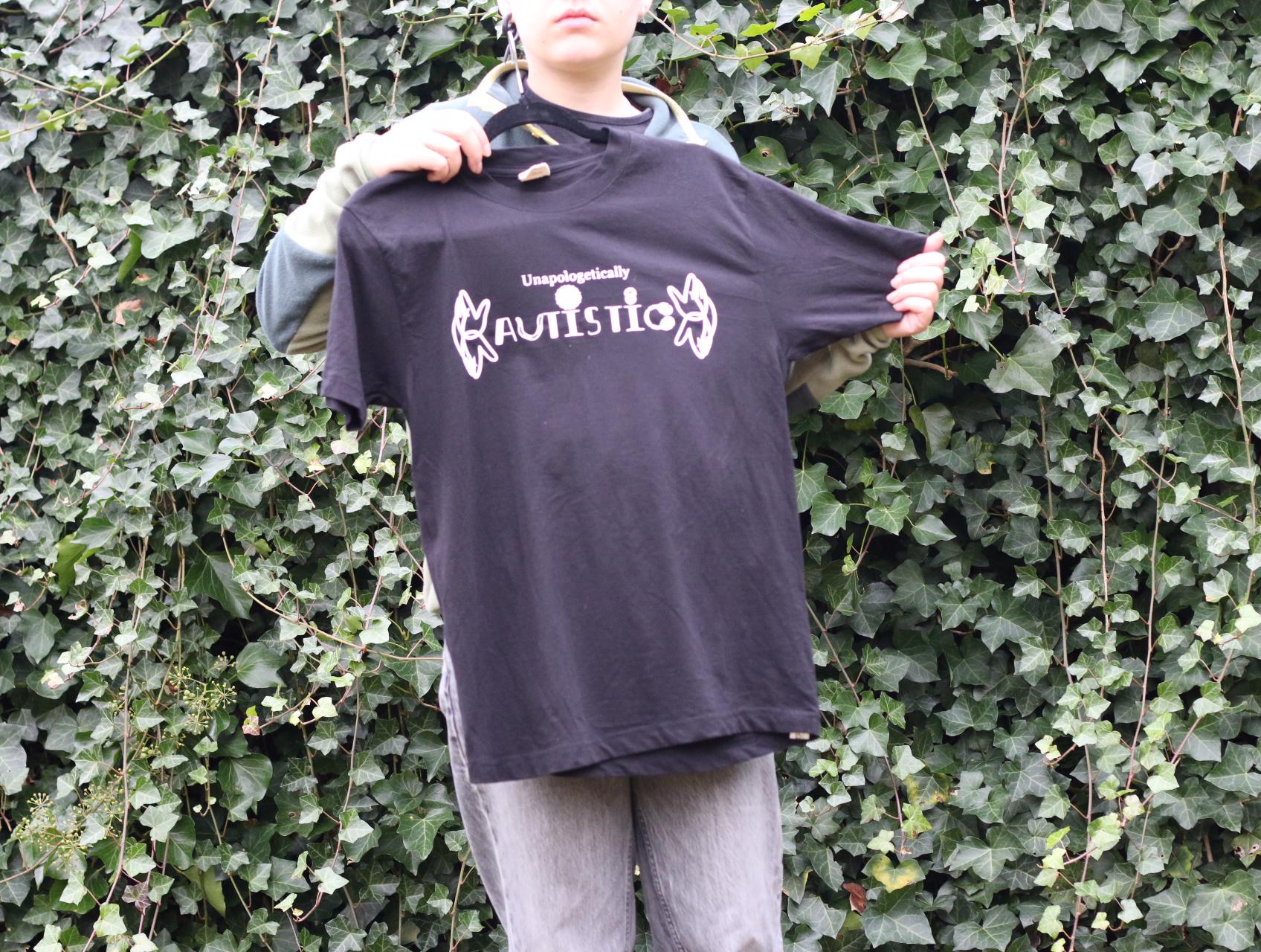 T-shirt unapolegeticly autistic