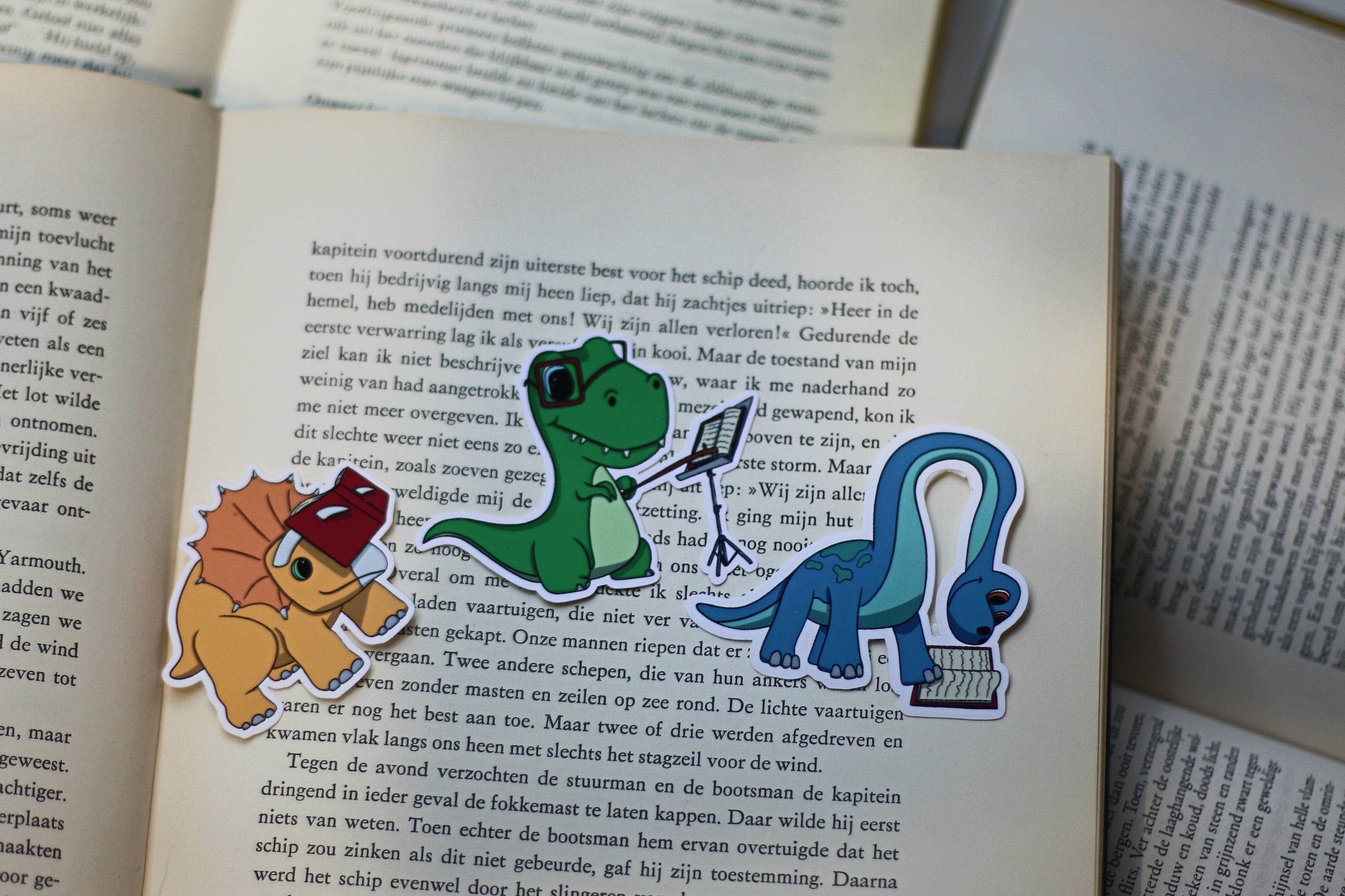 Reading dinosaurs stickers