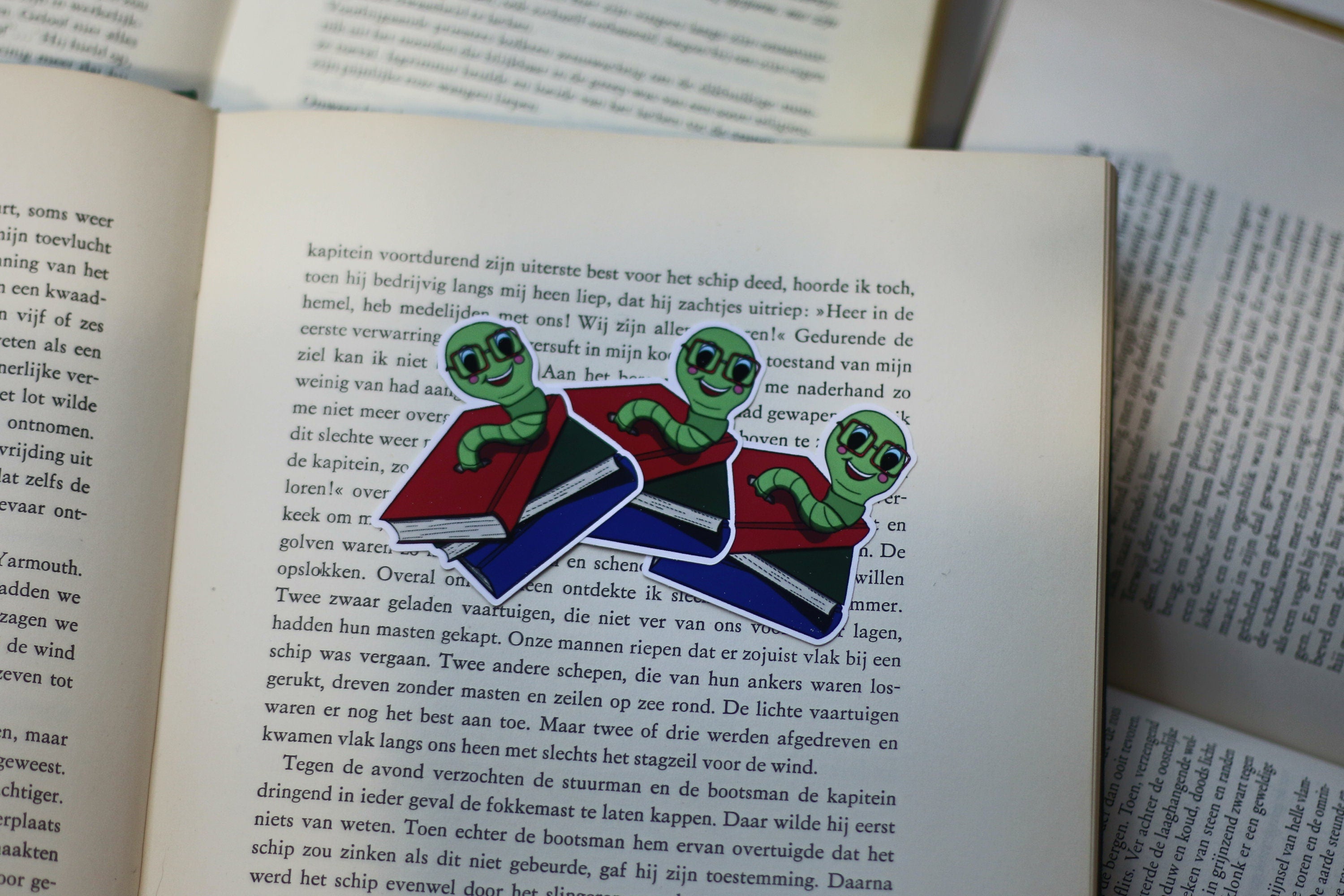 Bookworm stickers / magnets