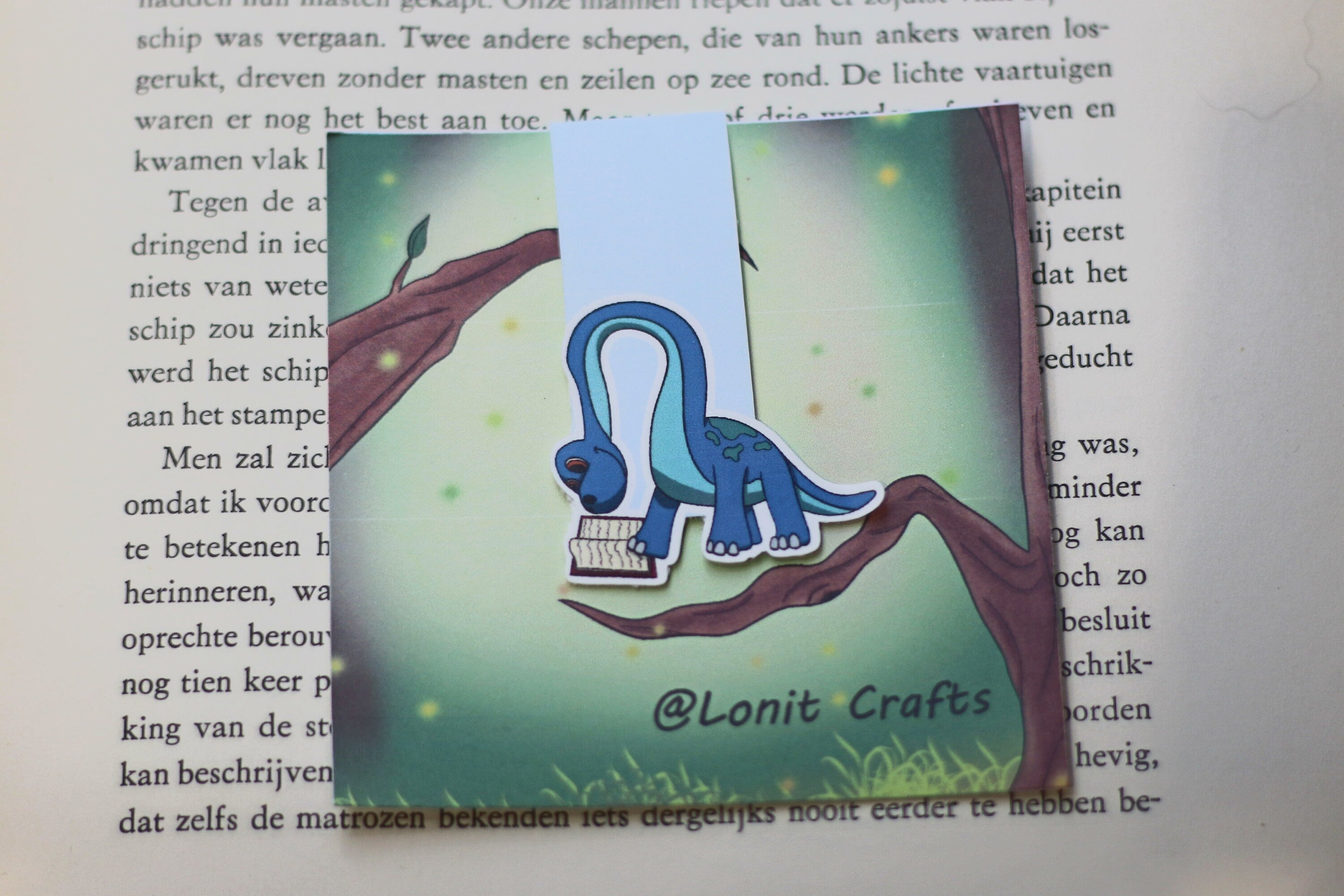 Reading dinosaurs magnetic bookmark